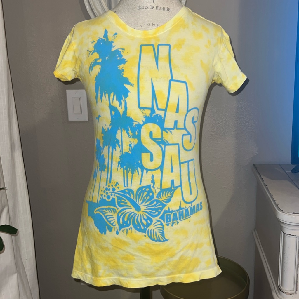 Nassau Bahamas Yellow  Turquoise Blue Souvenir Shortsleeve Womens Tee Shirt L